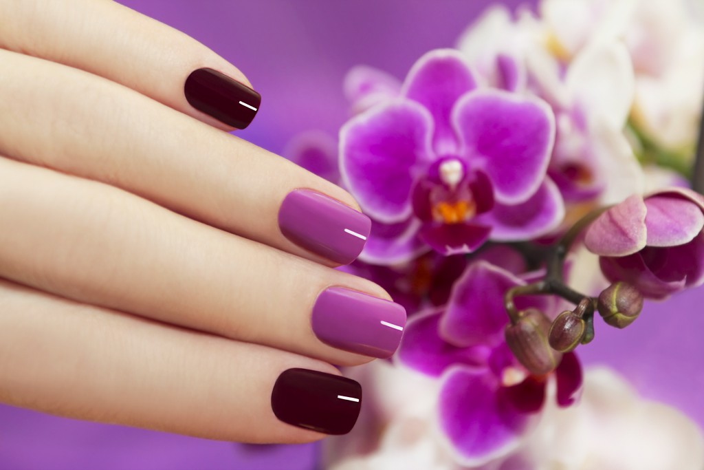 NAIL BAR